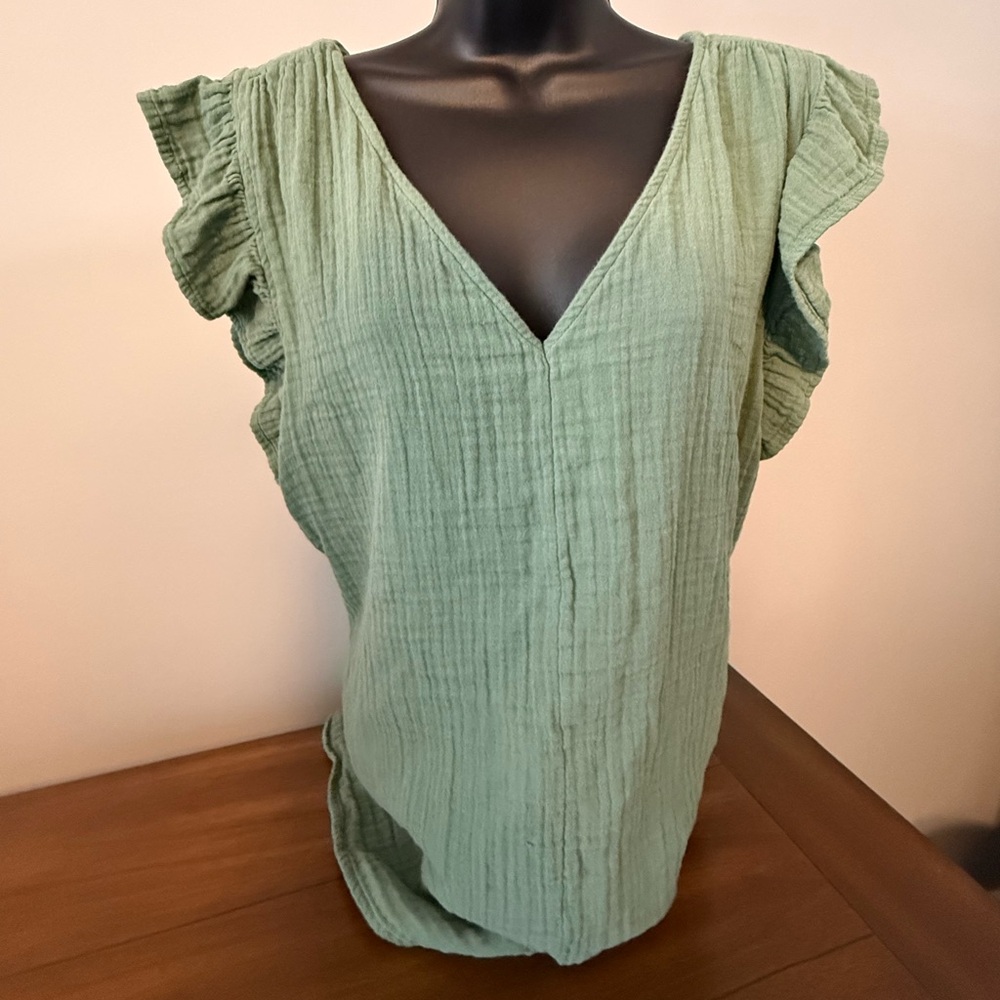 Old Navy Sleeveless Crinkle Gauze Top